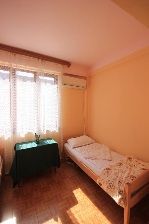 Center Hostel And Tours Ереван Экстерьер фото