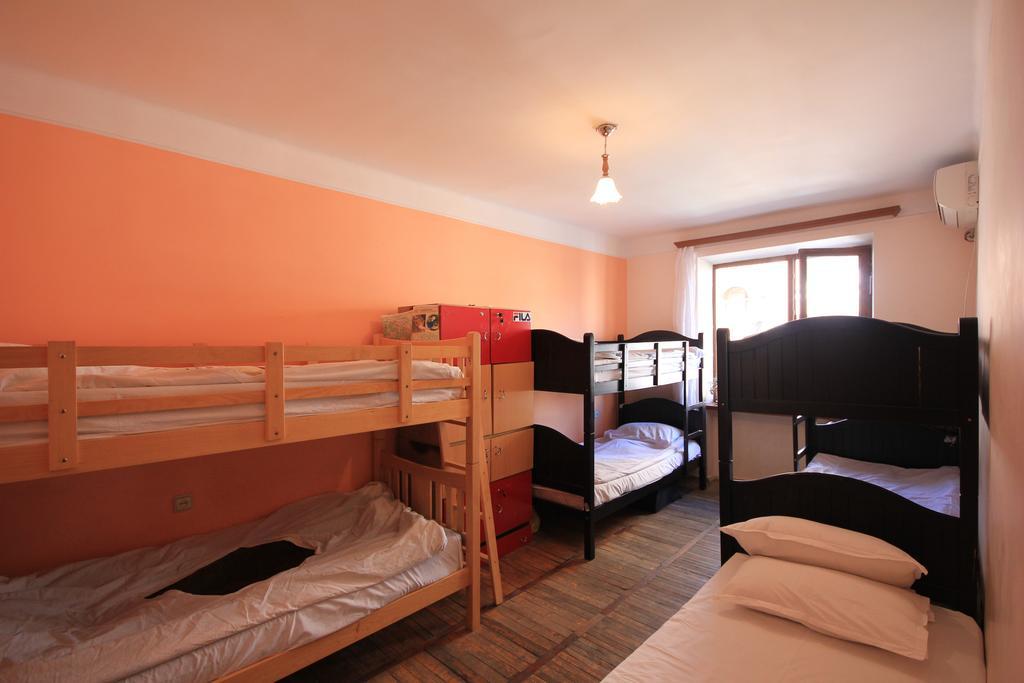 Center Hostel And Tours Ереван Экстерьер фото