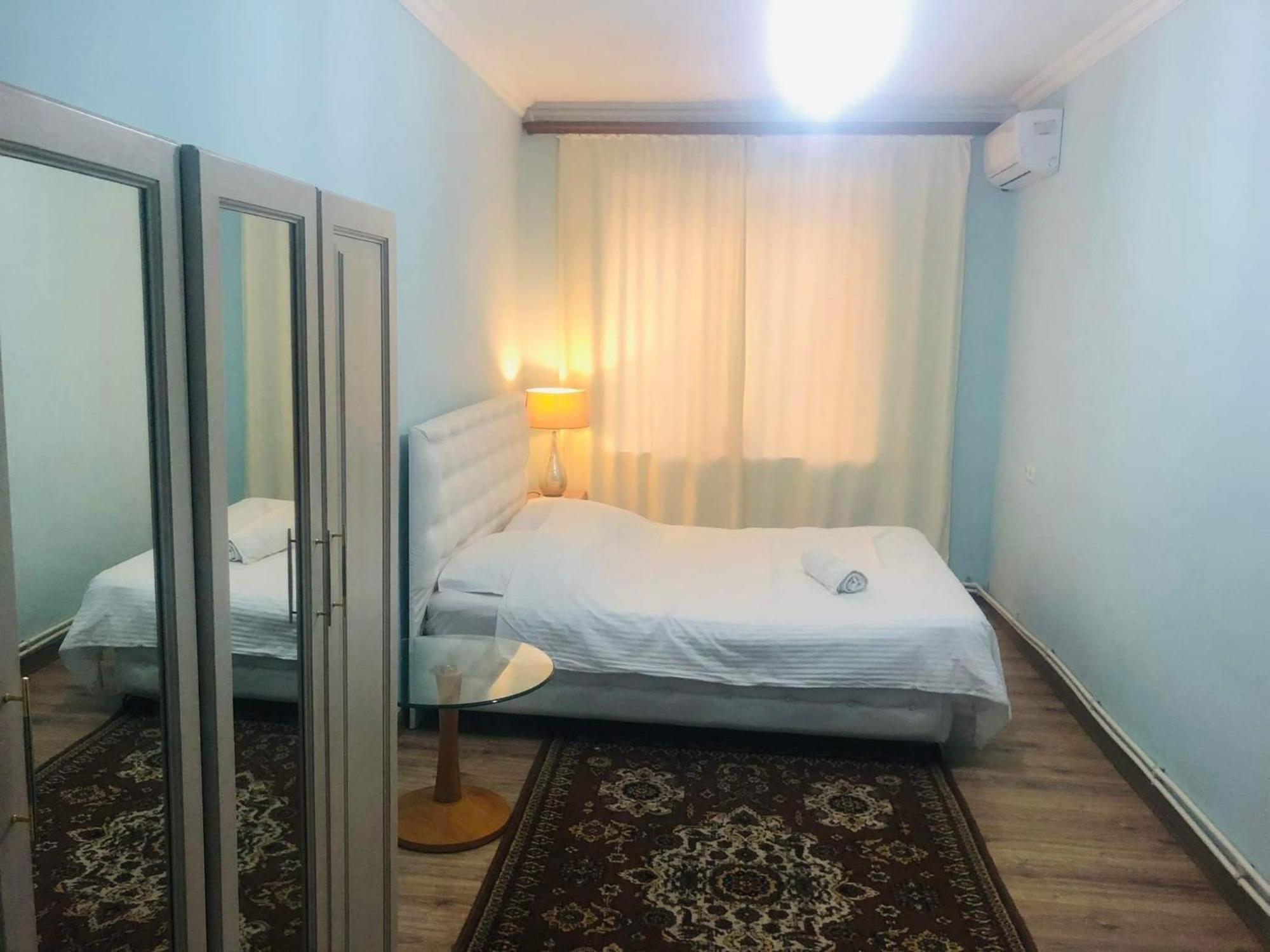 Center Hostel And Tours Ереван Экстерьер фото