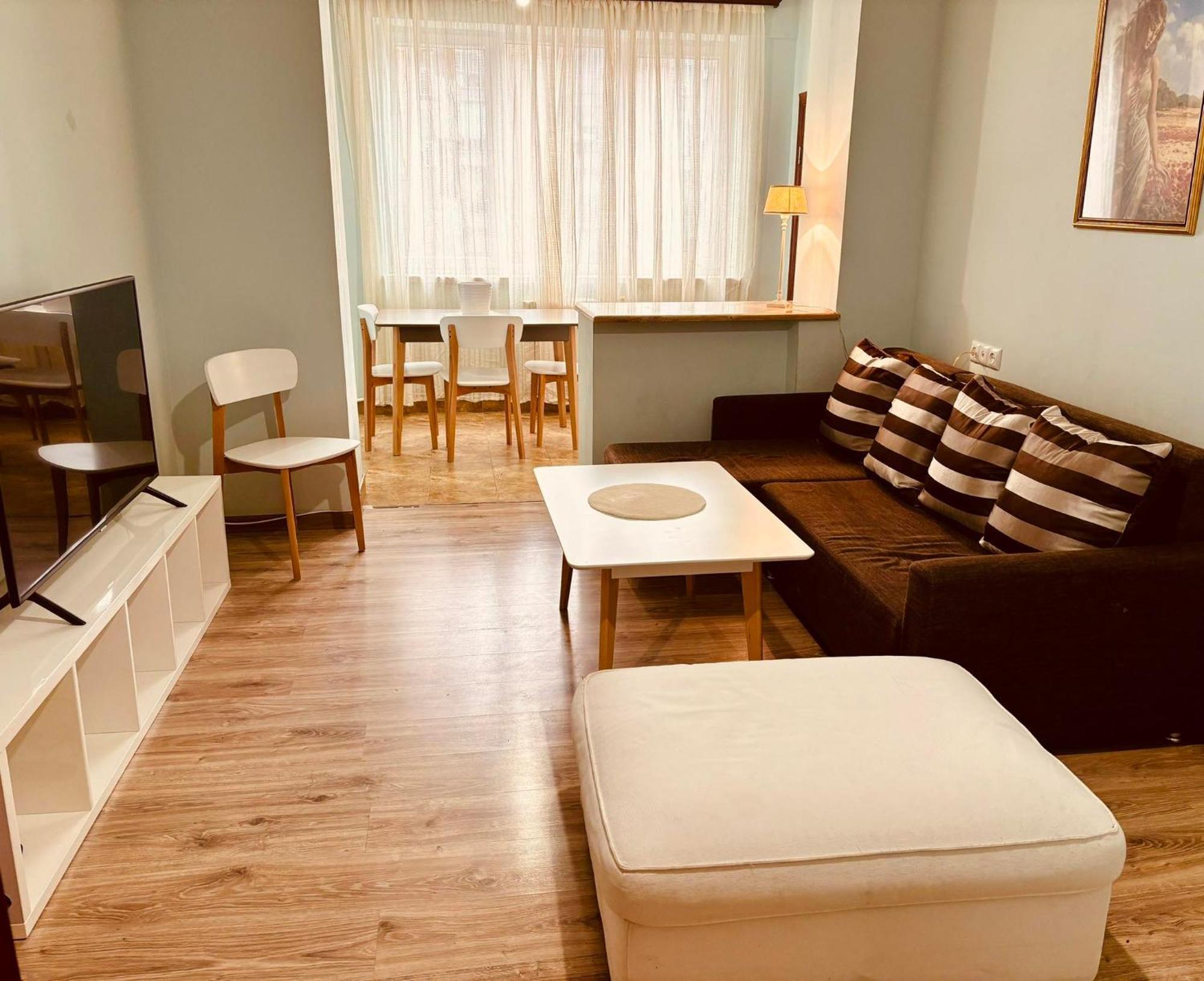 Center Hostel And Tours Ереван Экстерьер фото
