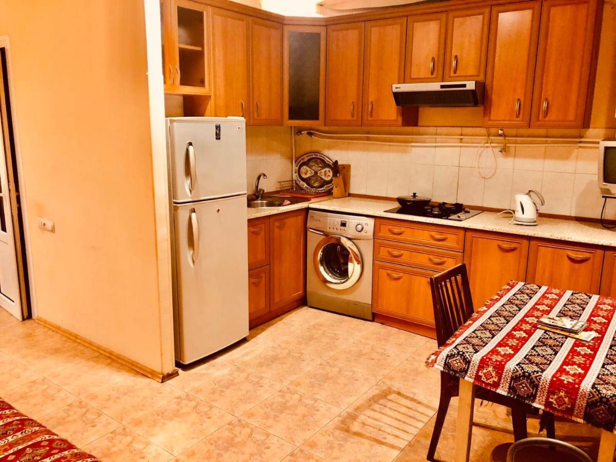 Center Hostel And Tours Ереван Экстерьер фото