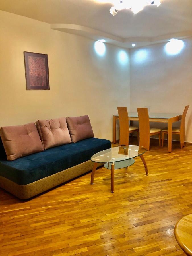 Center Hostel And Tours Ереван Экстерьер фото