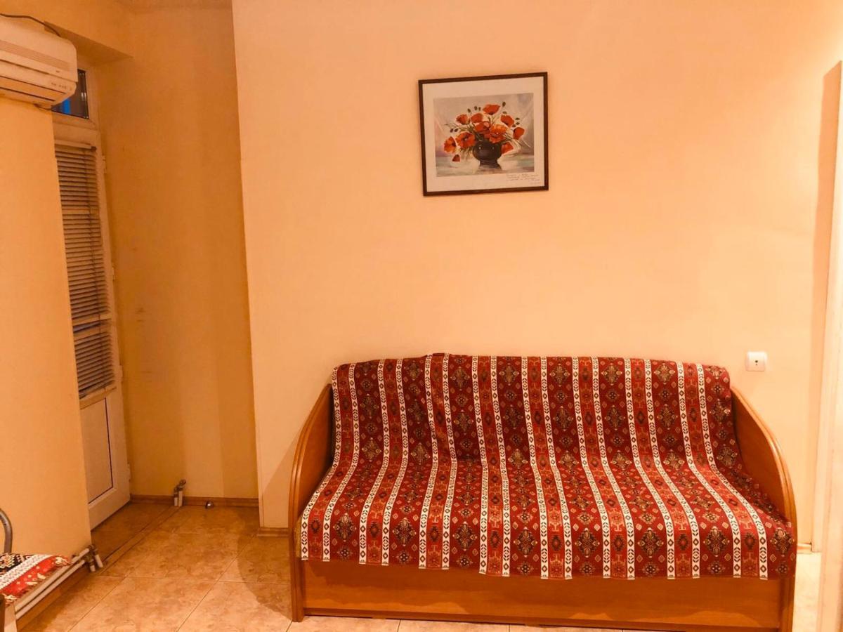Center Hostel And Tours Ереван Экстерьер фото