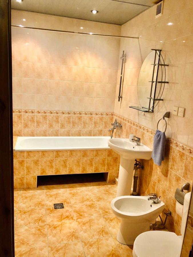 Center Hostel And Tours Ереван Экстерьер фото